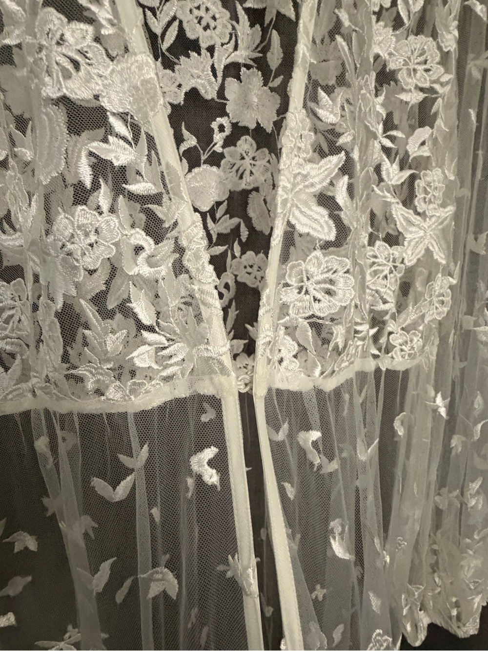 LE ROSE LACE MAXI BRIDAL ROBE - Picture 5 of 6